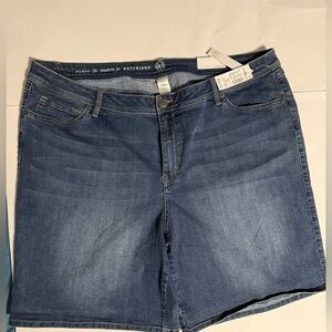 Dressbarn 24W Modern Fit Boyfriend Jean
Shorts NWT